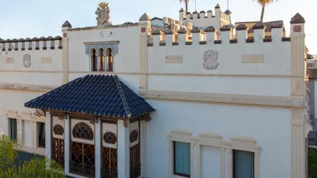 Hotel Kazar Отели рядом с достопримечательностью «Torreta Mariola»