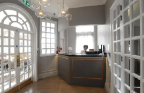 王首酒店 伊靈酒店