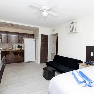 Caribbean Resort Suites Hotels near Hollywood Beach Trikke