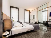 Hotel Royal Bissolati Hotels near San Silvestro in Capite