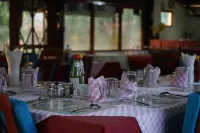 森林隱居飯店及小屋