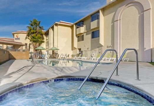 컴포트 인 & 스위트 로클린 - 로즈빌 객실