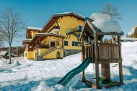 Mountain Hostel Hotels in Grobming