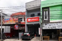 RedDoorz Near RS Sari Asih Cipondoh