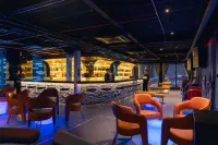 MAY DE VILLE Lakeside Hotel - 5-Star
