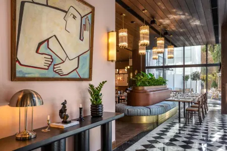 Artizan - Design Hotel Отели рядом с достопримечательностью «Памятник  Церетели и Чавчавадзе»