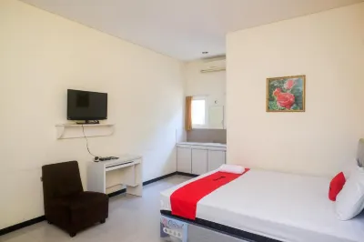 RedDoorz Near Exit Tol Krapyak Semarang 3 Hotels in West Semarang