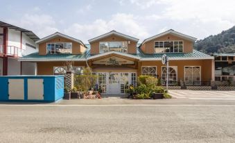 Treebo Lords Garden Glory with Centralised Heating