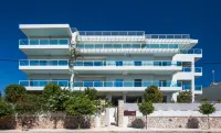 Scale Suites Hotels near EasyU