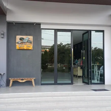 Bird Day Boutique Hotel Отели рядом с достопримечательностью «Chao Mae Song Nang Phi Nong Shrine»