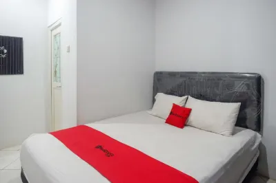 RedDoorz @ Jalan Raya Baturaden Hotel dekat Kebun Tanaman Hias Axelia