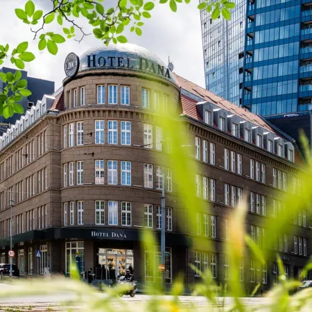Hotel Dana Business & Conference Отели рядом с достопримечательностью «Арена «Нетто»»