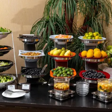 Days Hotel by Wyndham Baku Отели рядом с достопримечательностью «Крепость Рамана»