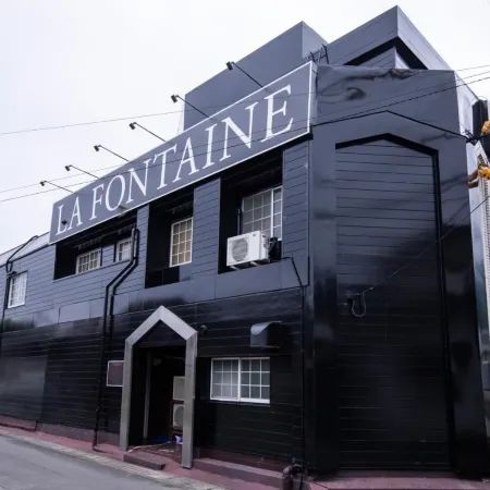 Hotel la Fontaine Отели рядом с достопримечательностью «Onsenji Temple»