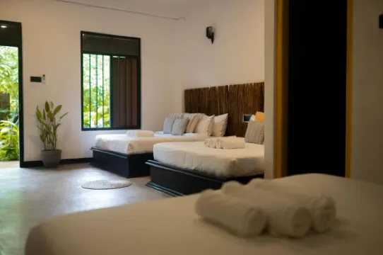 Banana Bunks Mirissa