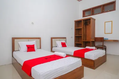 RedDoorz Syariah near Alun Alun Temanggung Hotel dekat Swalayan Mahkota Kranggan