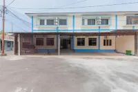 RedDoorz Plus Near Rsud Gunung Jati Cirebon Hotels in Harjamukti