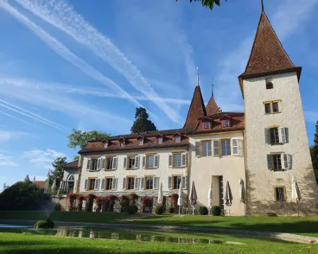 Schloss Münchenwiler Hotels in Murten
