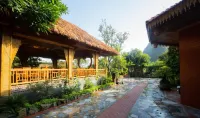 Xuan Son Lakeside Bungalow Các khách sạn gần Trường Đại học Hoa Lư