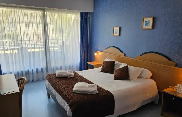 杜班布里特酒店