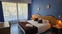 Brit Hotel du Ban Hotel a Neuveglise