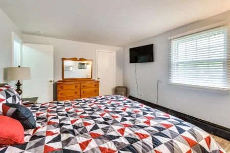 4 Mi to Dtwn Rochester Charming Apt with Patio!