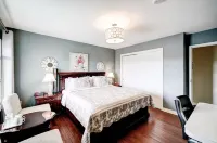 Butterfly Manor - Bed and Breakfasts