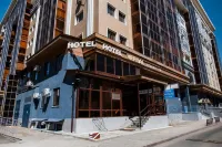 Aruna Hotel