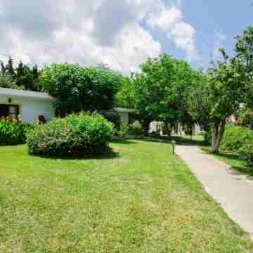 Ampavris Family Apartments Hotel Exterior