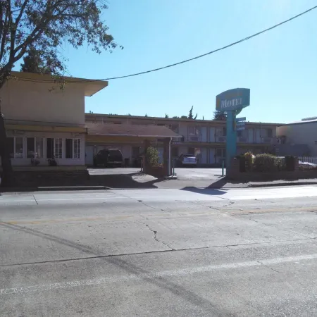 Highlander Motel
