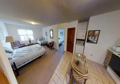 Dodgeton Creek Inn