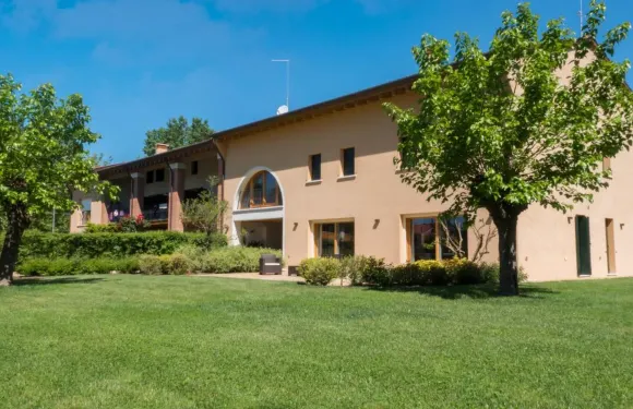 卡德爾思樂酒店