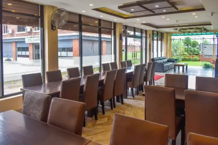 Mirage Inn Отели рядом с достопримечательностью «Zhong Hua Monastery»