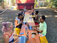 Howzit Hostels Отели в г. Кахулуи