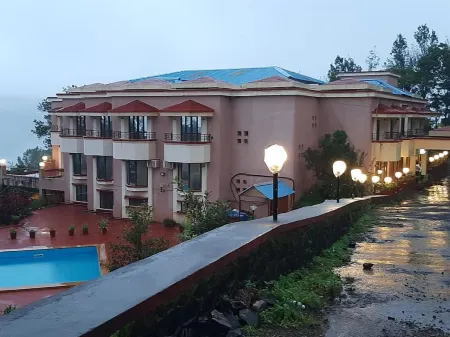 The Dhanhills - a Valley View Hotel in Panchgani Отели в г. Панчгани