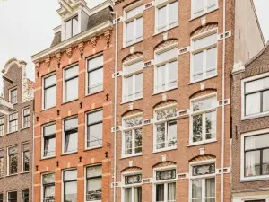 Adam Suites Hotel