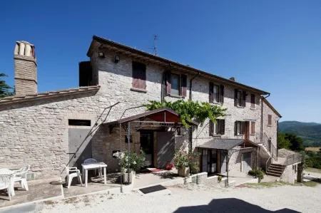 Agriturismo il Castello Отели рядом с достопримечательностью «Duomo di San Rufino»