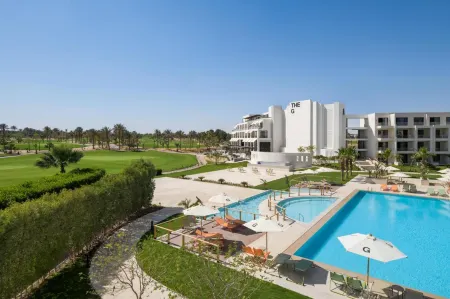 The G Einbay Golf Resort Отели в г. Ataqah