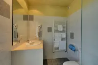 Logis Auberge des Vieux Chenes - 2 ดาว