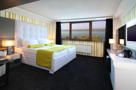 Grand Hotel Riga Отели рядом с достопримечательностью «Пристанище Русе»