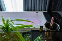 Ames Hotel & Spa - Hot Tub
