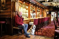 Mahon's Hotel - bar