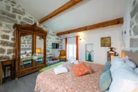 AUBERGE U n'Antru Versu Hôtels à proximité de : Chapelle de la Sainte Vierge - Capedda di a Santa Vergine