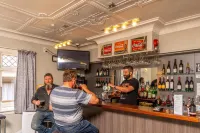 Centennial Court Hotel - bar