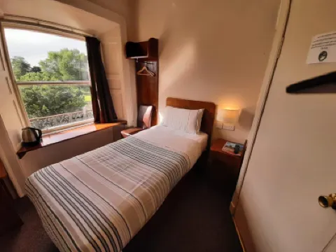 アデルフィ ホテル リース周辺のホテル