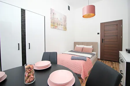 Apartamenty Lenart Отели рядом с достопримечательностью «Синагога Рему»