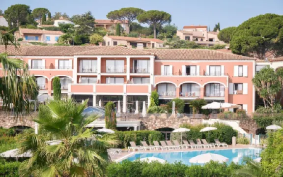 聖馬克西姆花園酒店 鄰近Jardin Botanique des Myrtes的酒店