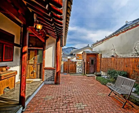 Jeonju Namugeuneul and Geunsoonae Chogajip Отели рядом с достопримечательностью «Hanbyeokdang Pavillion»