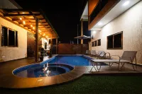 Cherry Signature Condos - piscine