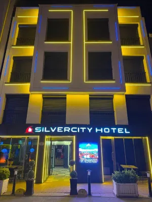 Silvercity Hotel&Suites - parkir